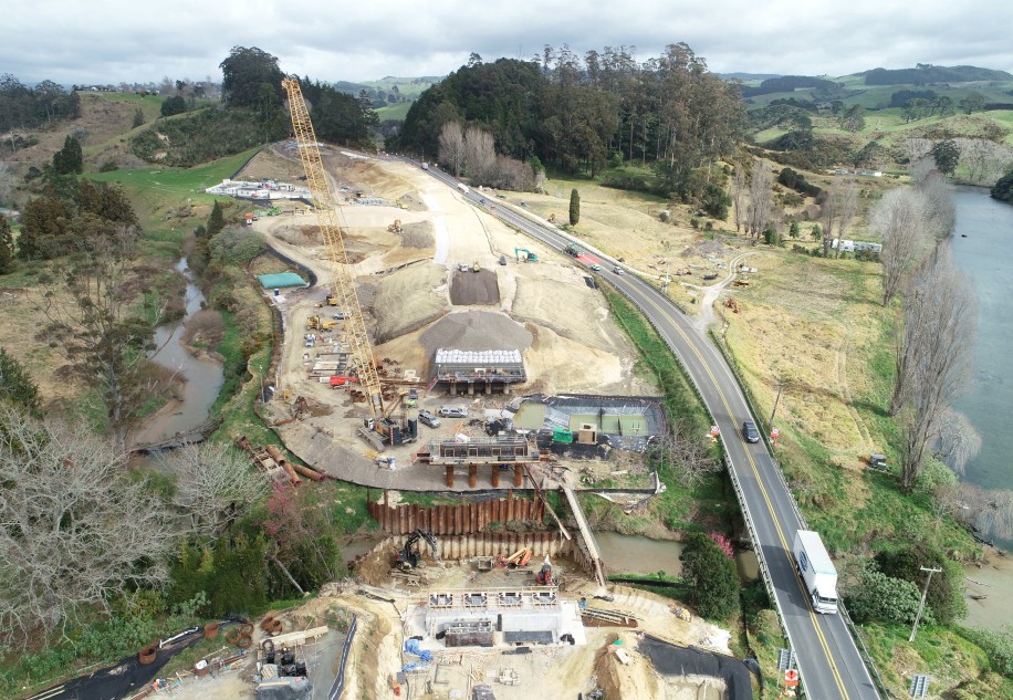 Aerial view of the SH29 Omanawa Bridge Replacement site